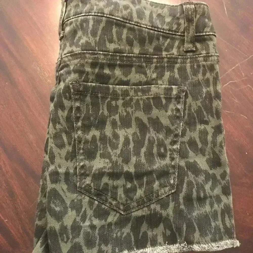 Forever 21 Green Leopard Print Jean Shorts - Picture 3 of 3